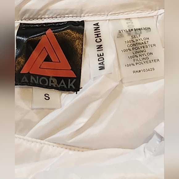 NWOT Anorak Nylon Quilted White Skirt. Sz S. - Picture 3 of 5